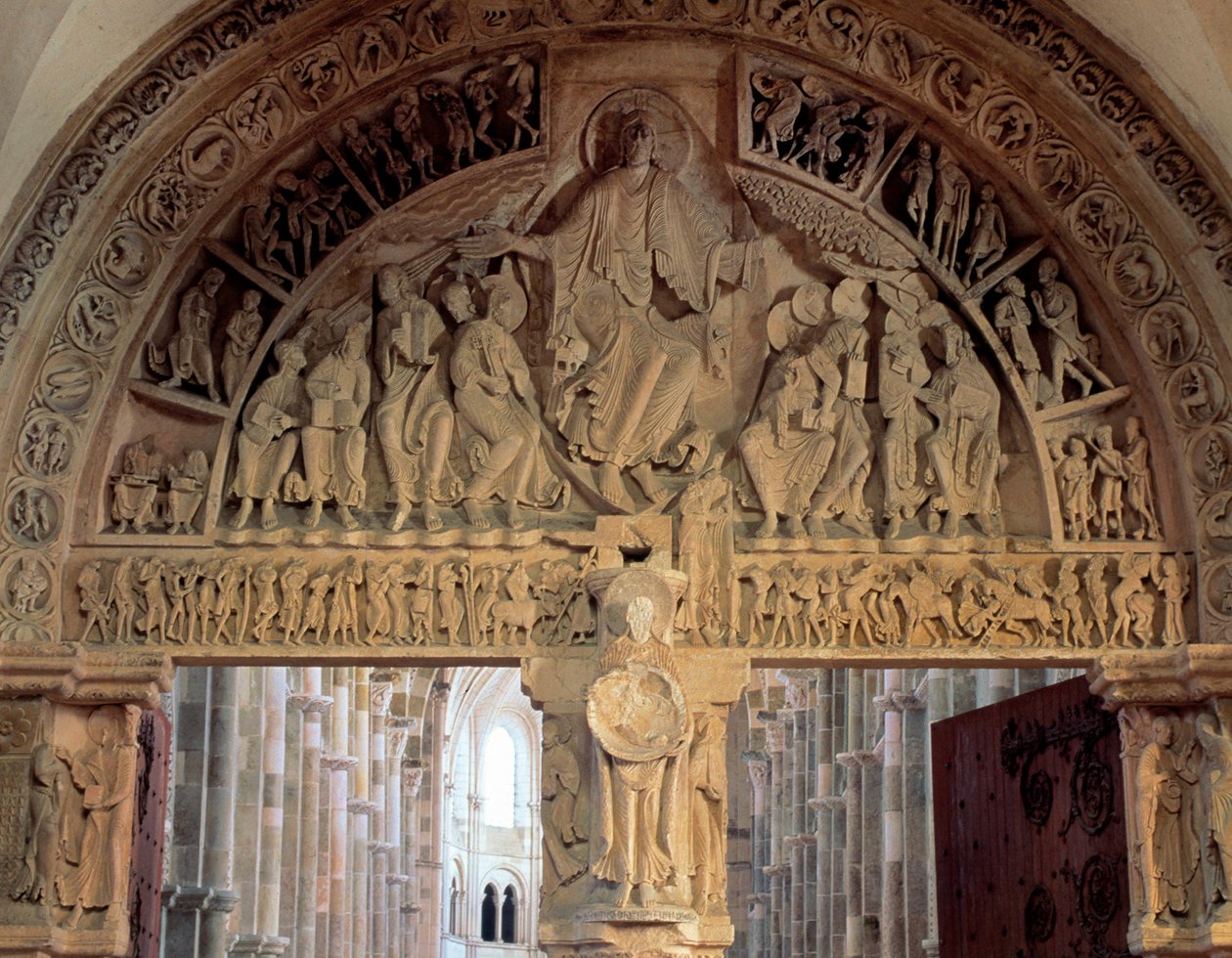 Tympanon baziliky Vezelay představující Krista ve majestátu (Ježíš Kristus ve slávě je znázorněn uvnitř mandorly) 12. století. Bazilika Vezelay od Romanesque