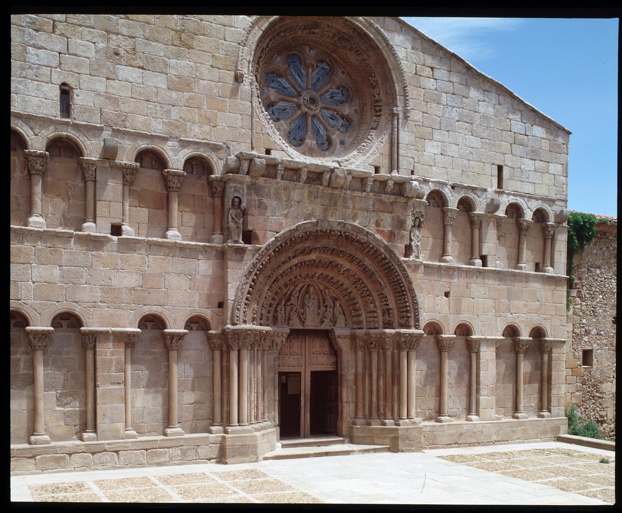 Pohled na kostel svatého Dominika od Romanesque