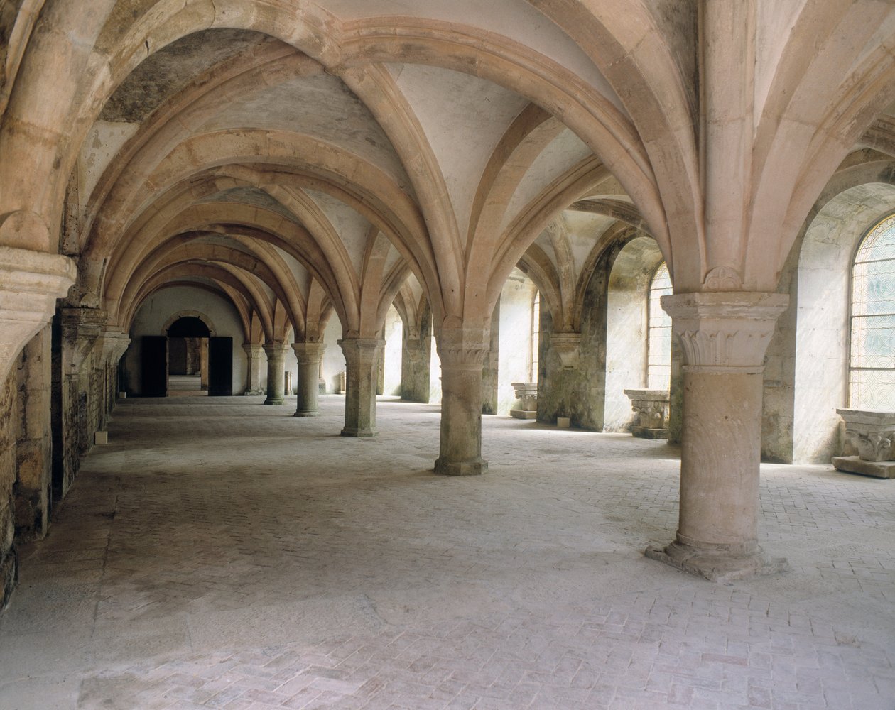 Pohled na skriptorium od Romanesque