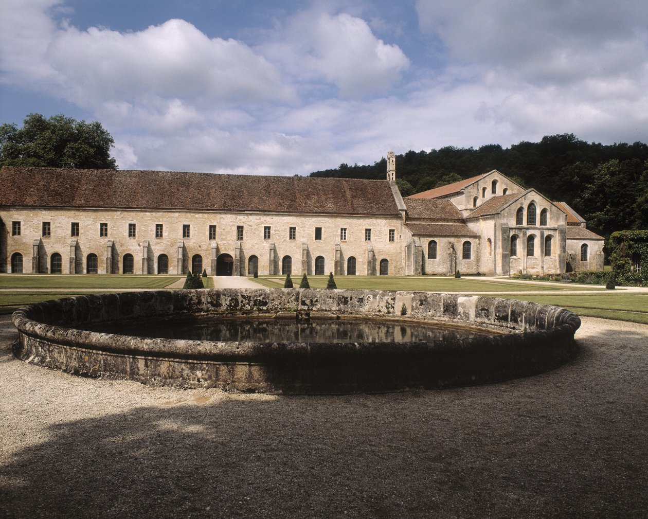 Pohled na opatství od Romanesque
