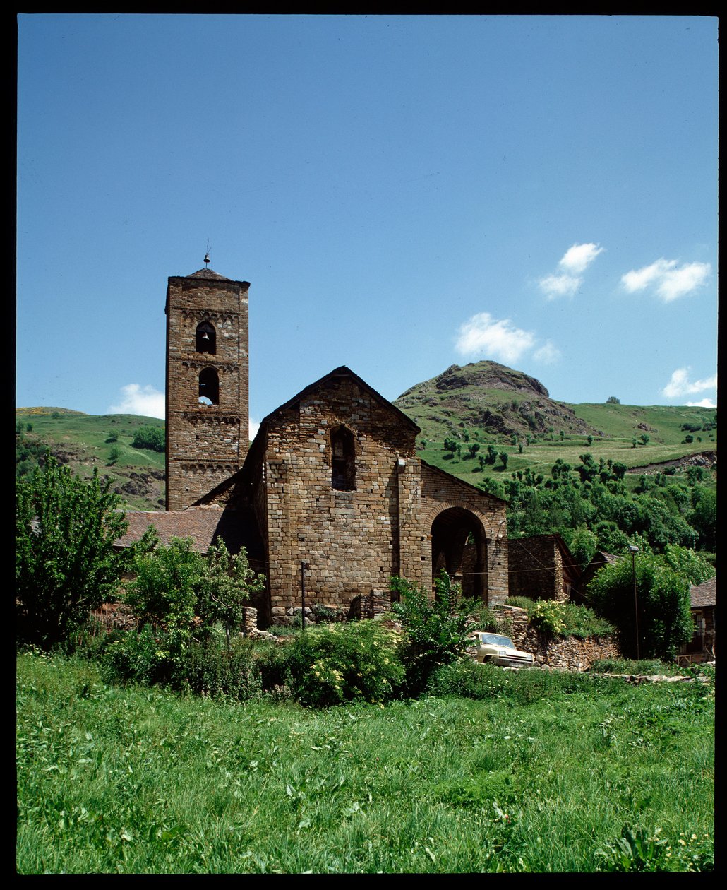 Pohled na kostel (fotografie) od Romanesque