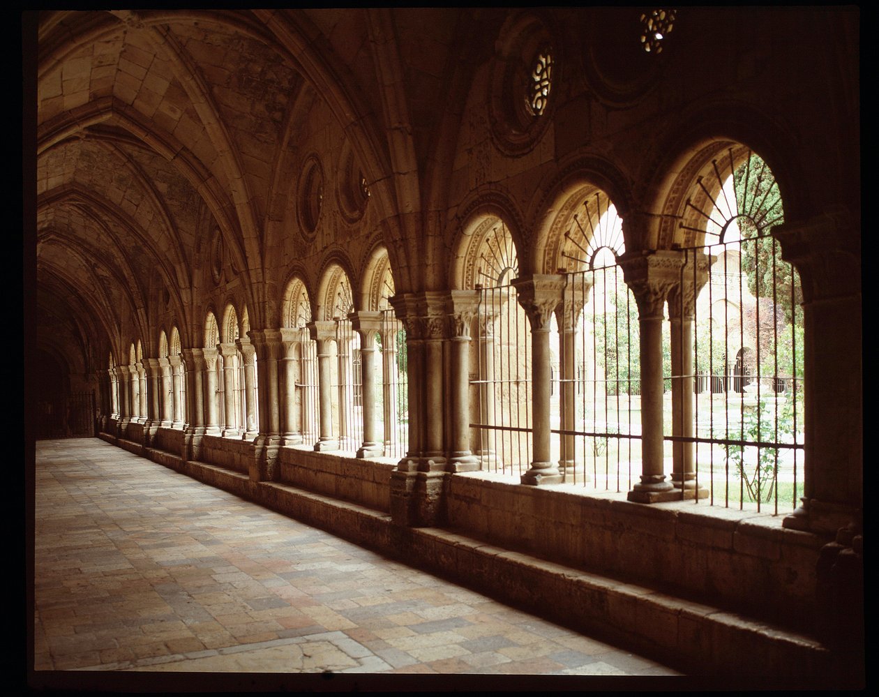 Pohled na klášter Cathedrale Sainte Thecle (Sainte-Thecle) v Tarragoně od Romanesque