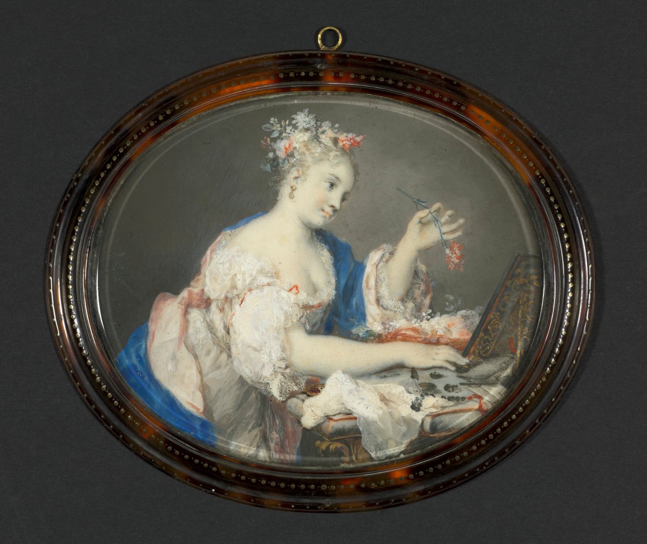 Žena vkládající květiny do vlasů, c. 1710. od Rosalba Carriera