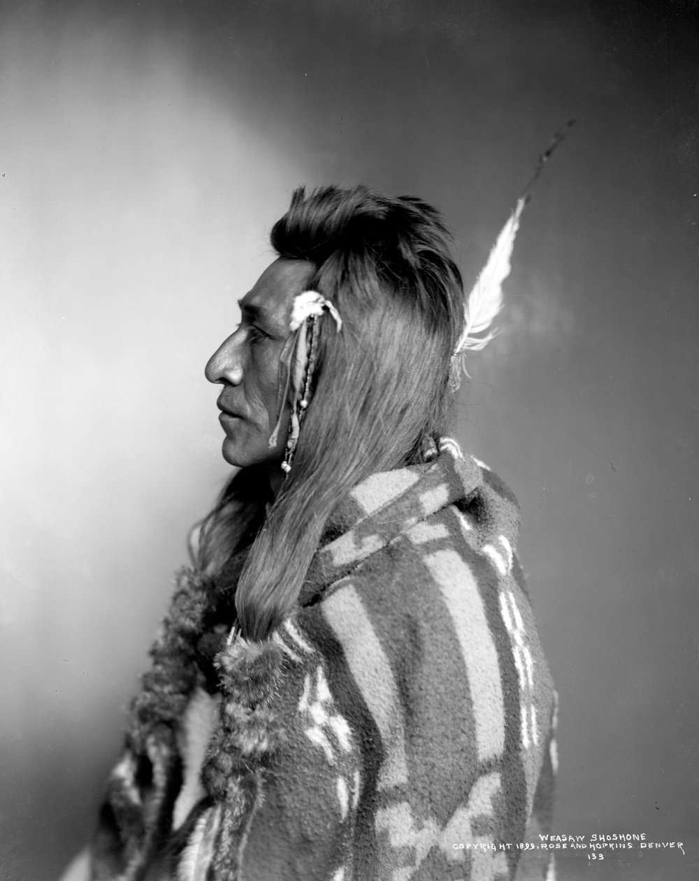 Weasaw Shoshone, kolem roku 1899 od Rose and Hopkins Studio