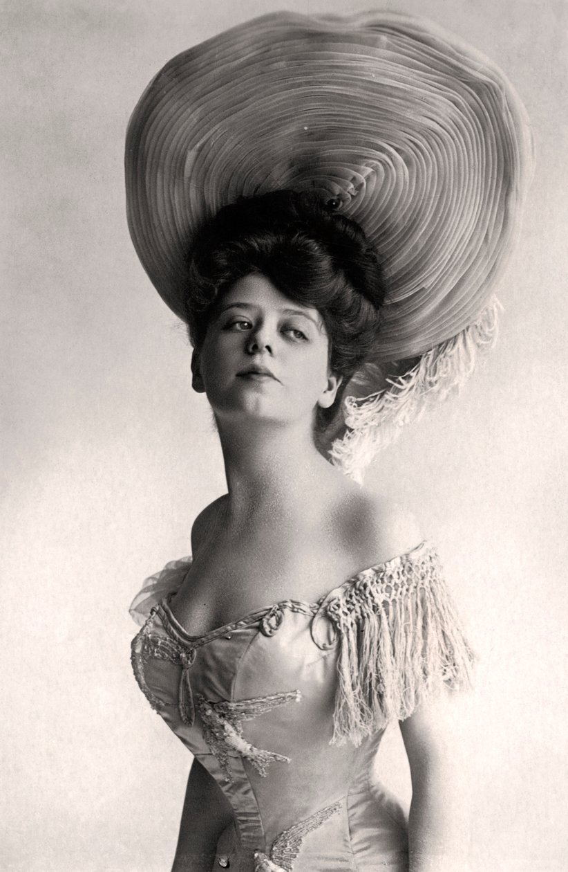 Camille Clifford 1885-1971, belgická herečka, 1905. od Rotary Photo