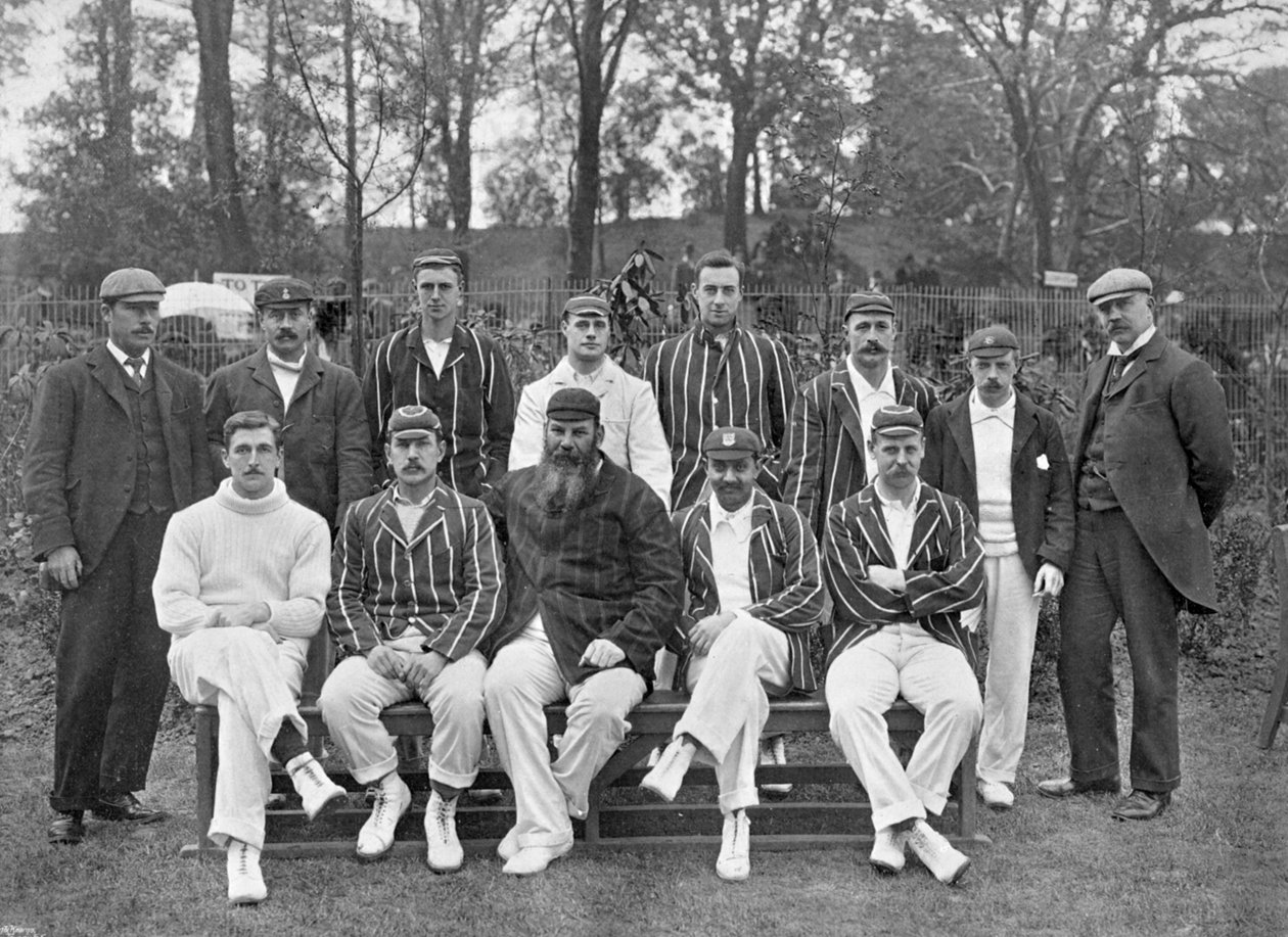 Jižní Anglie XI kriketový tým vs The Australians, c1899 od Russell and Sons