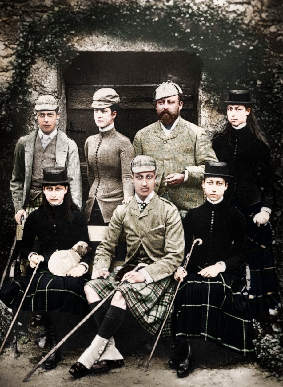 Princ a princezna z Walesu ve střeleckých šatech, 1900 od Russell and Sons