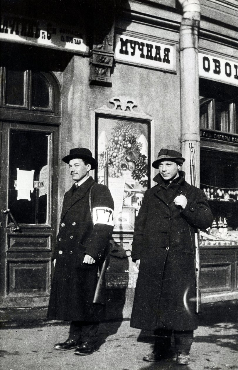 Městská milice na Kamennoostrovském prospektu v Petrohradě, 1917 od Russian Photographer