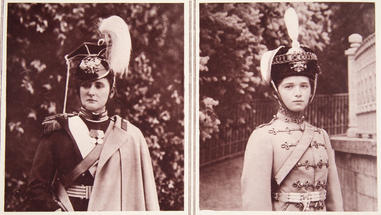 Vrchní plukovník ruských kopiníků: císařovna Ruska a vrchní plukovník ruských husarů: velkovévodkyně Olga z The Illustrated War News (sépiová fotografie) od Russian Photographer