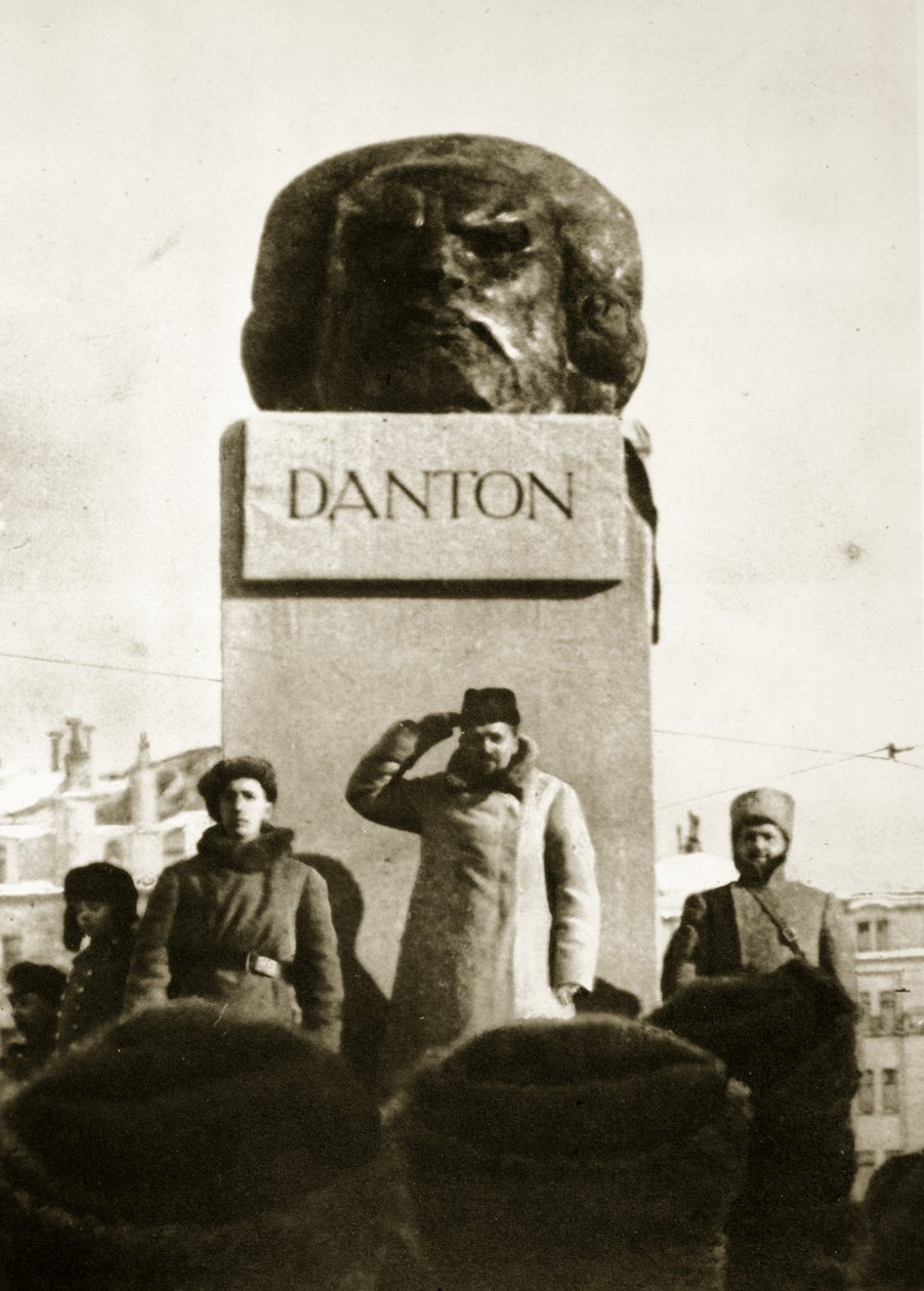 Lenin odhaluje Dantonův pomník, Moskva, 1919 (sépiová fotografie) od Russian Photographer