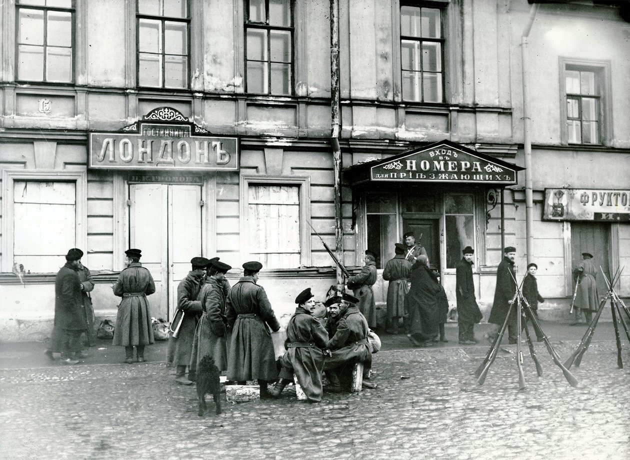 Milicionáři v Petrohradské ulici, 17. října 1905 od Russian Photographer