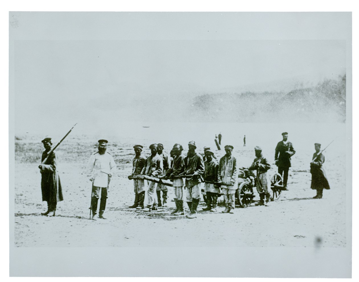 Vězni na Sibiři, 1897 od Russian Photographer