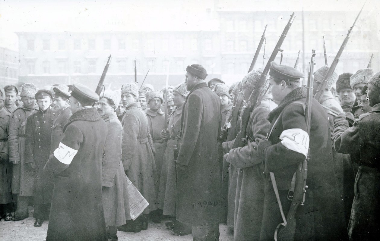 Revoluční milice zatýkající policisty, únor 1917 od Russian Photographer