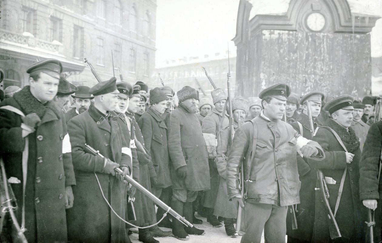 Revoluční milice zatýkající policisty, únor 1917 od Russian Photographer