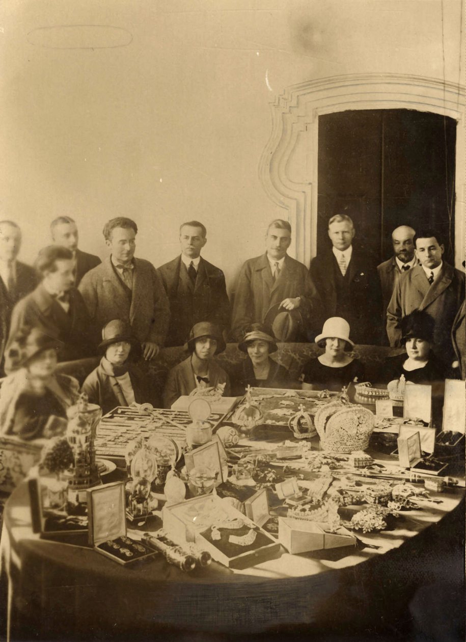 Ruské korunovační klenoty připravované k prodeji do zahraničí, 1925 od Russian Photographer