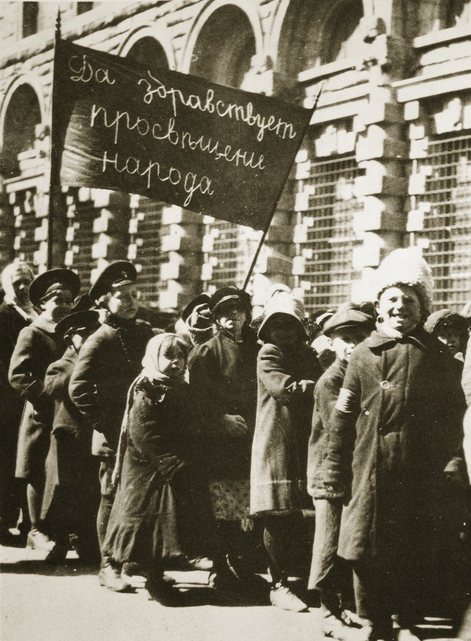 Ruské děti demonstrují za vzdělání a lepší život, únor 1917 (sépiová fotografie) od Russian Photographer