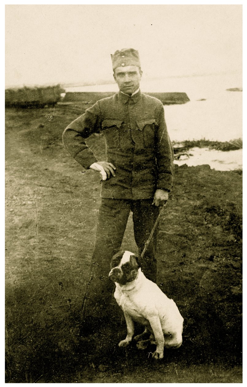 Ruský voják se psem, 1914-18 od Russian Photographer