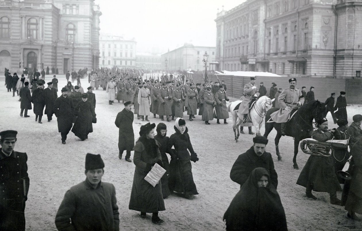 Vojáci odjíždějící na frontu, Petrohrad, 1917 od Russian Photographer