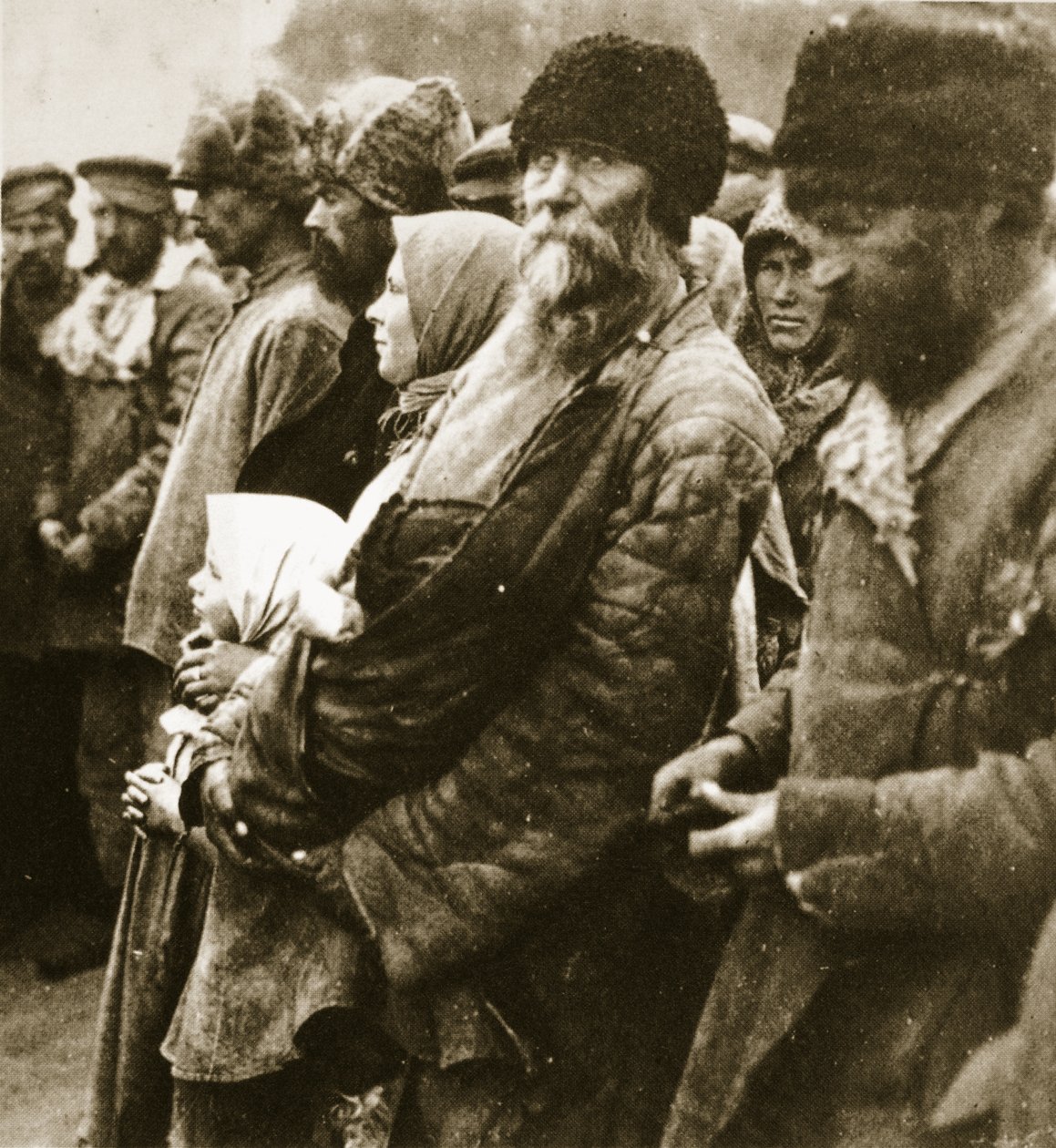 Následky občanské války: Není kam pohřbívat mrtvé (sépiová fotografie) od Russian Photographer