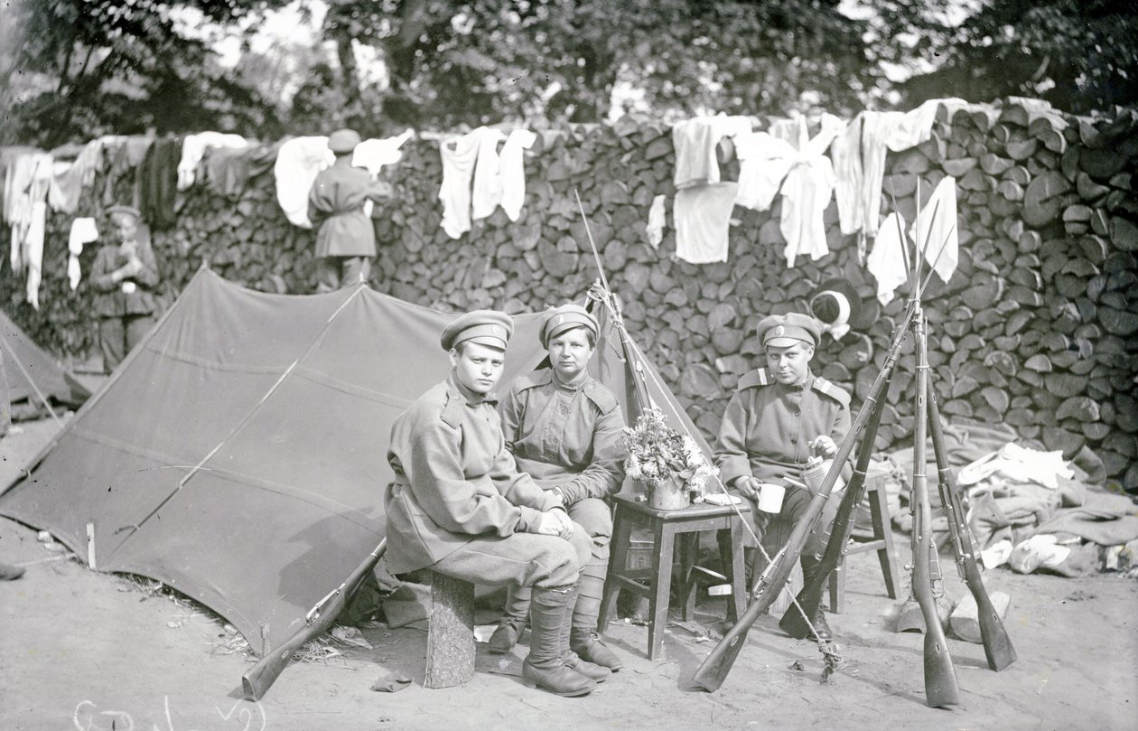 Dámský prapor, Petrohrad, 1917 od Russian Photographer