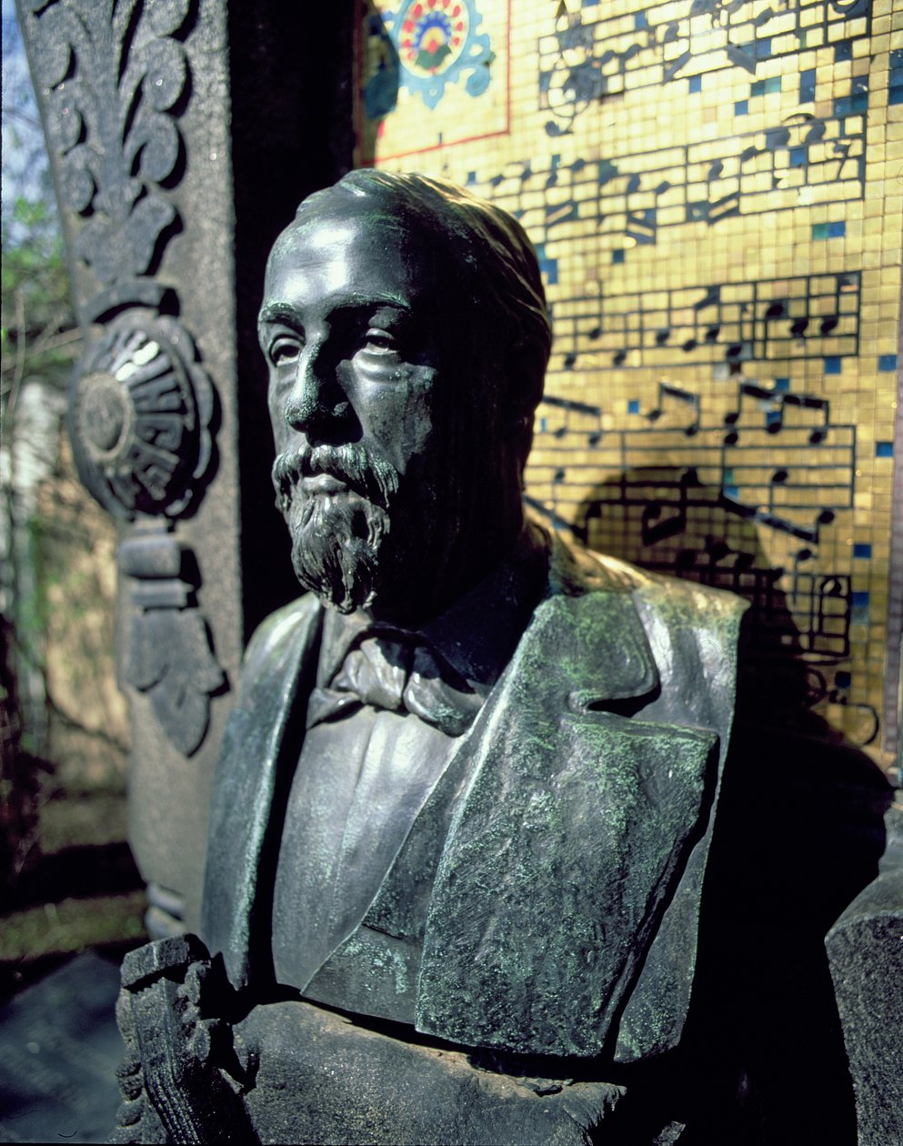 Portrétní busta Alexandra Borodina (1833-87) z jeho hrobky (bronz) od Russian School