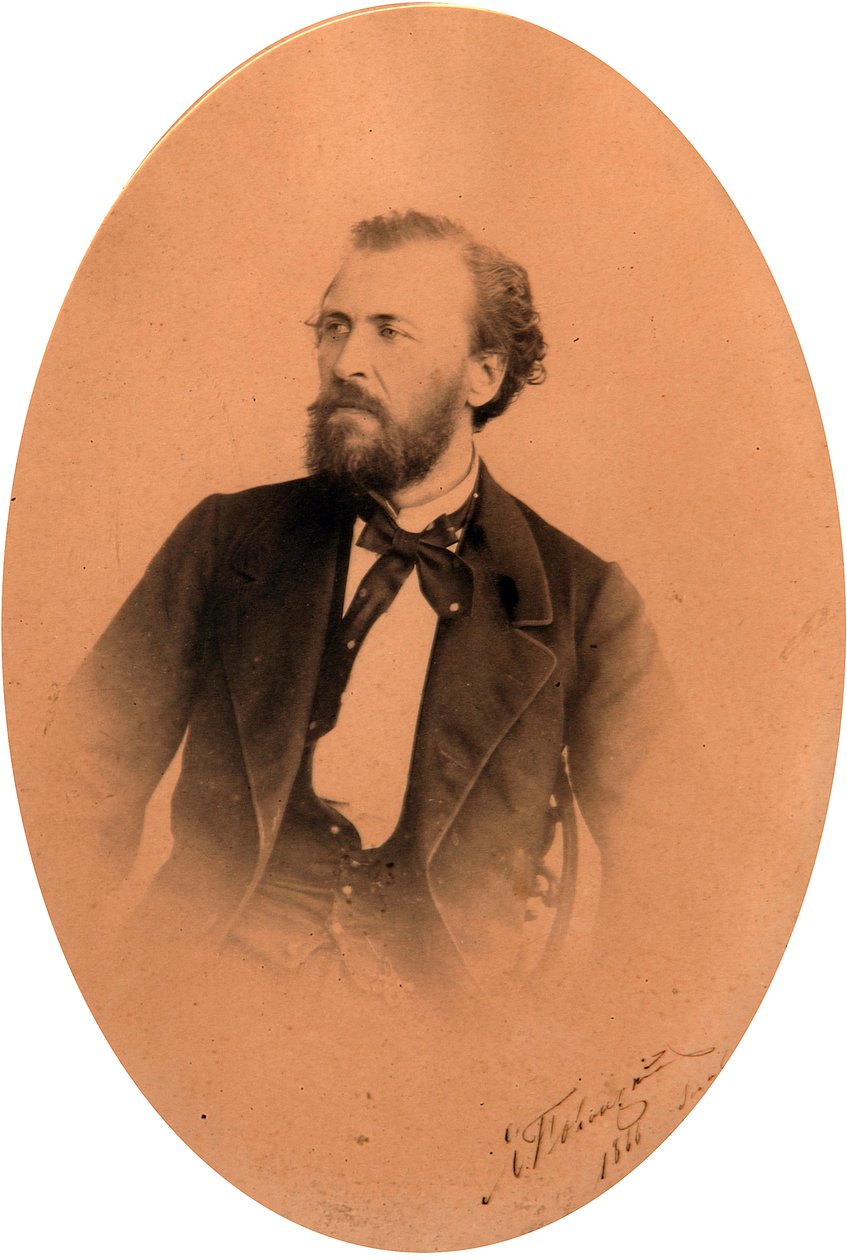 Portrét básníka Jakova Petroviče Polonského (Iakov Petrovič Polonskij) (1820-1898). Foto albuminu od Russian Photographer