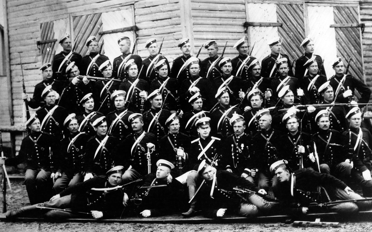 Rekruti do Homehold Cavalry Unit se svým kornetem, hrabětem A.A. Ignatiev, kolem roku 1899 od Russian Photographer
