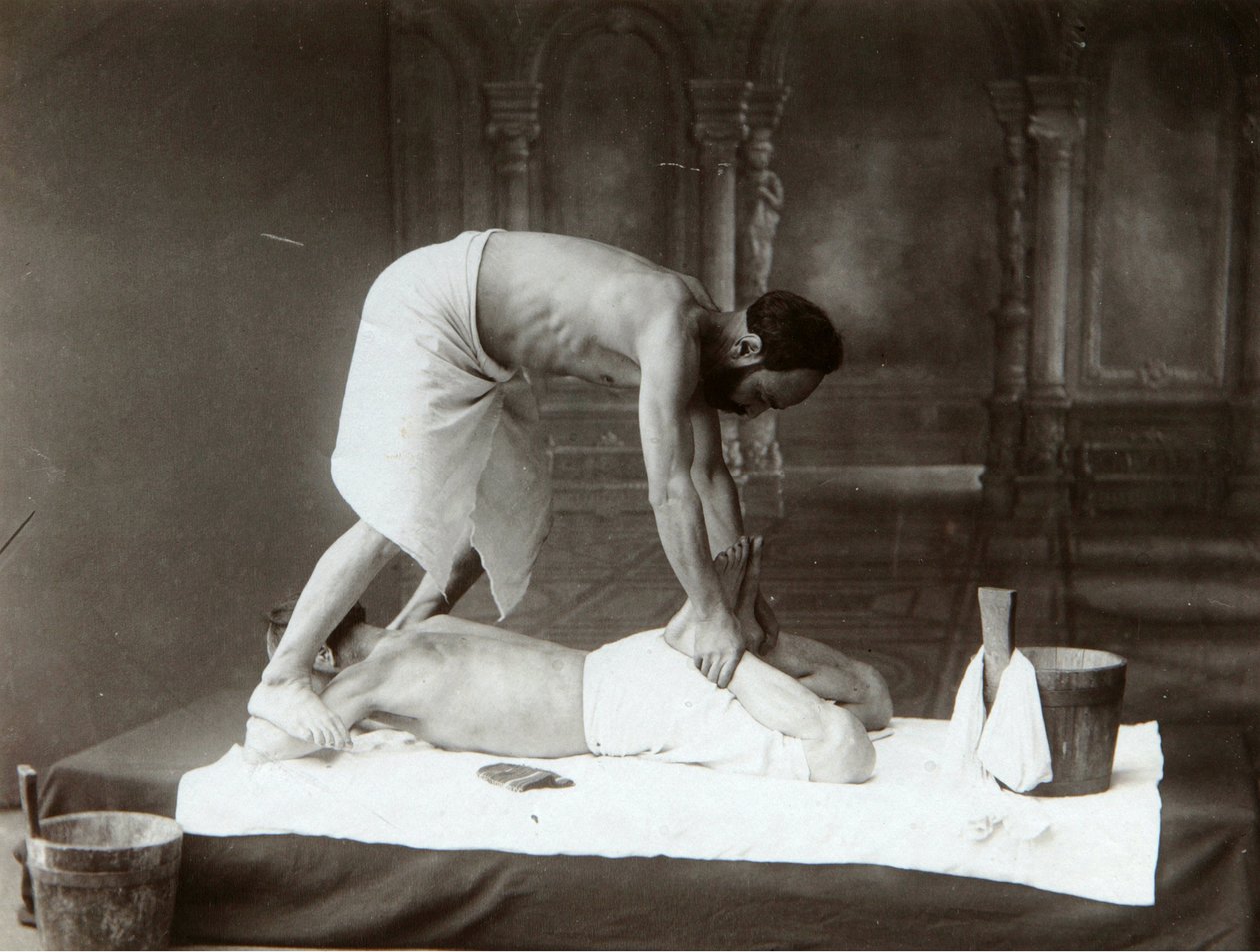 Orientální koupel. Masáž. Albuminová fotografie Dmitrije Ivanoviče Jermakova (1845-1916) od Russian Photographer