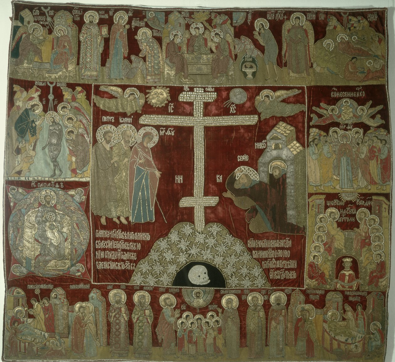 Zjevení Panny Marie sv. Sergiovi, 1525 (zlato, stříbro a hedvábná nit, osazené perlami a rubíny ve zlatých paspartách) od Russian School
