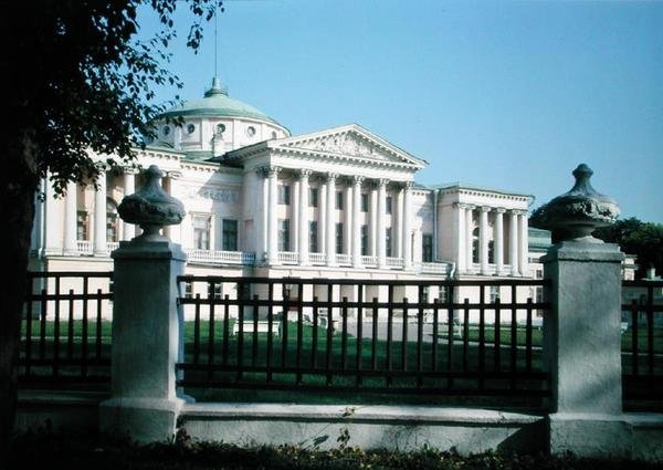 Šeremetěvův palác v Ostankinu, postavený v 70. letech 18. století od Russian School