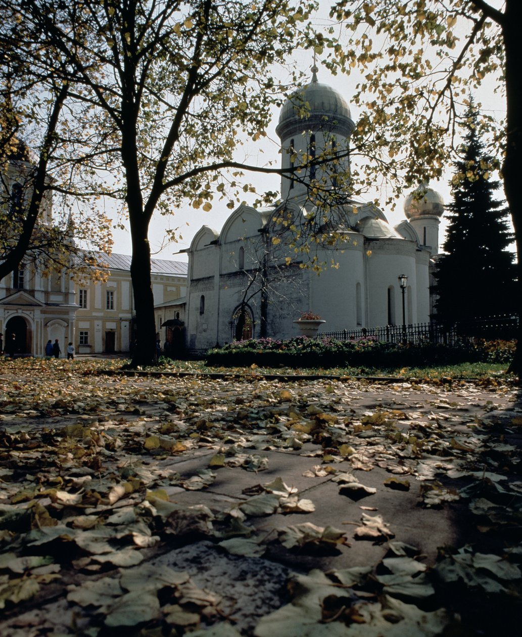Katedrála svatého Sergeje Nejsvětější Trojice, založená kolem roku 1340 sv. Sergejem z Radoneše od Russian School