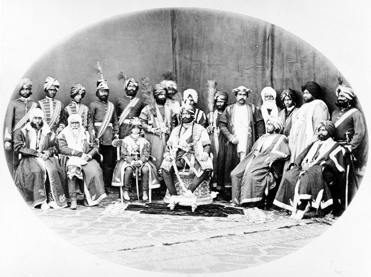 Ranbir Singh, Maharaja z Džammú a Kašmíru a Suite, 1877 od S. and Shepherd, C. Bourne