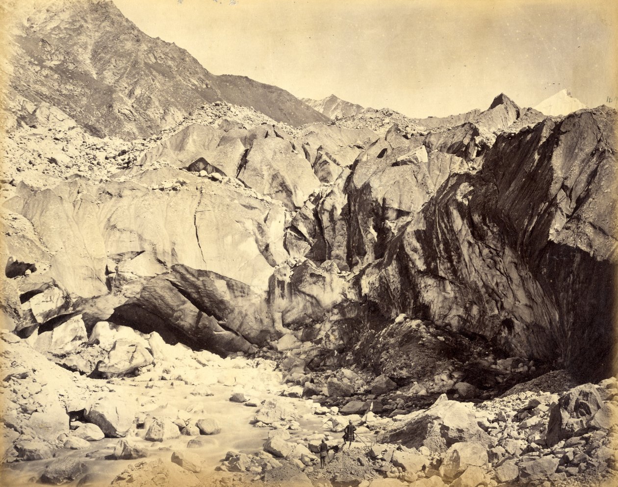 Zdroj Gangy, Indie, cca 1860-70 (tisk alba) od Samuel Bourne
