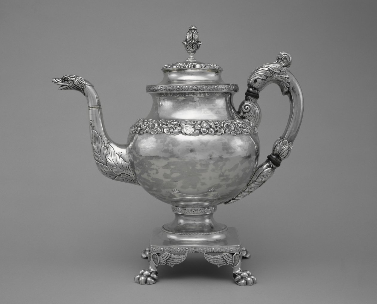 Kávová konvice, součást čajového a kávového servisu, 1824-27 (stříbrná) od Samuel Kirk