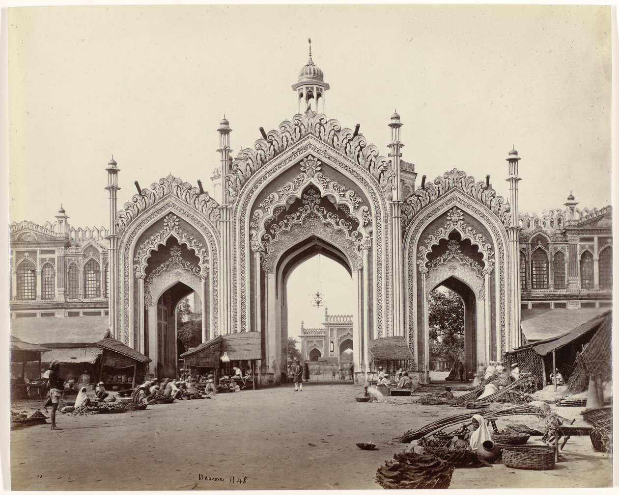 Brána pro bazar Hosseinabad, Lucknow Gateway of the Hooseinabad Bazaar (původní název) od Samuel Bourne (signed by artist)