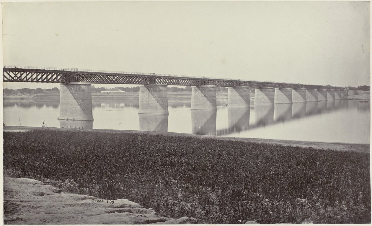 Spoorbrug nad de Yamuna bij Allahabad Železniční most přes Jumnu (původní název) od Samuel Bourne (signed by artist)