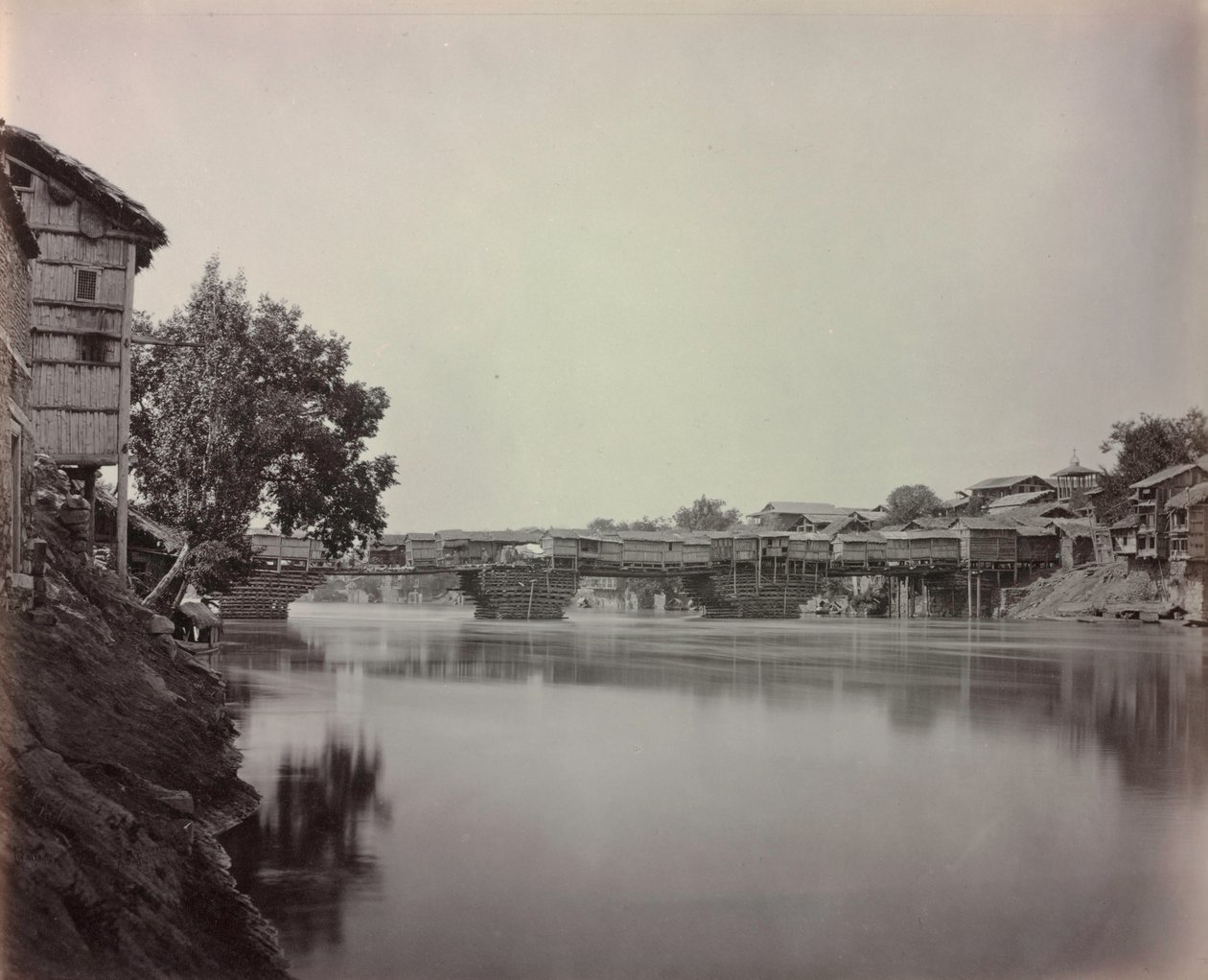 Most obchodů, Šrínagar, Kašmír, 1864. od Samuel Bourne