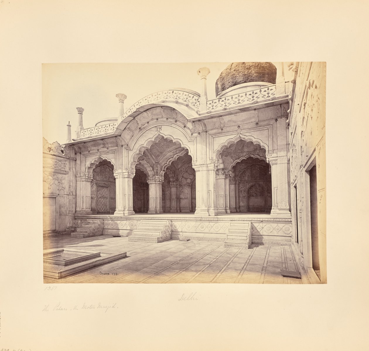 Dillí; palác, Moti Masjid (Perlová mešita) od Samuel Bourne