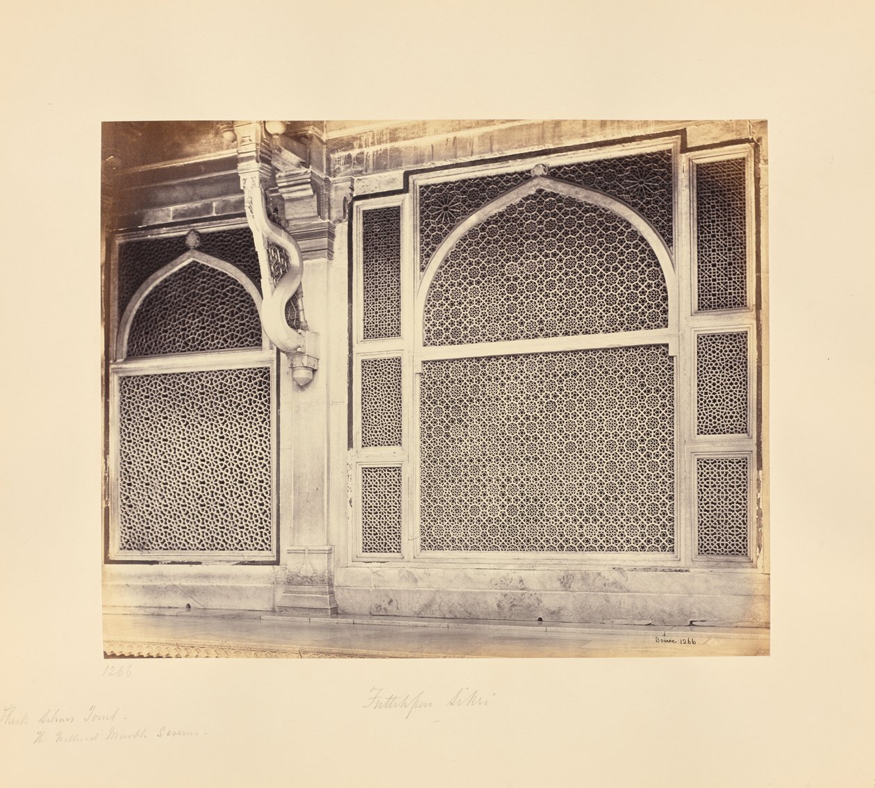 Fatehpur Sikri; dvě mramorové mříže v hrobce šejcha Selima Chishtiho od Samuel Bourne