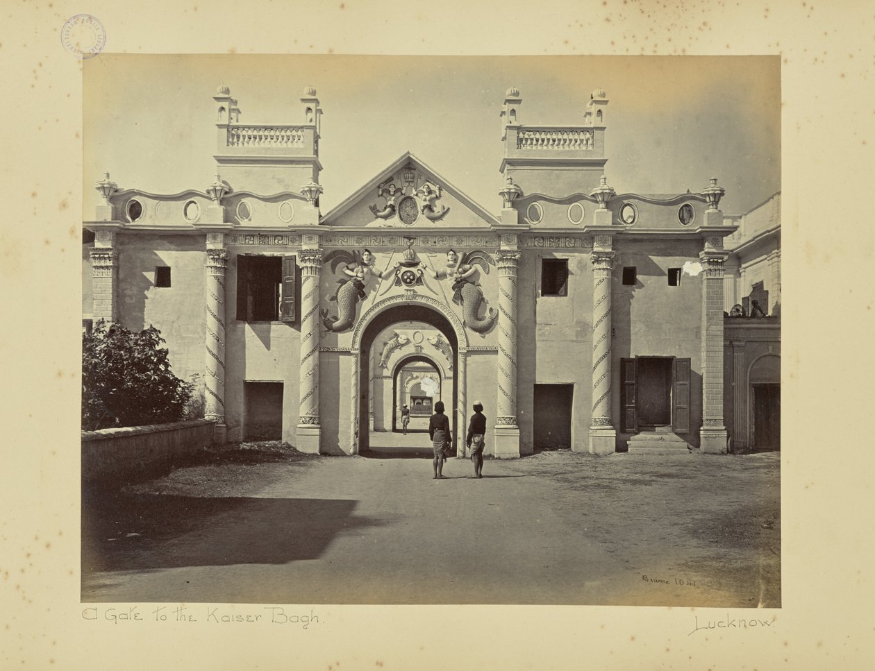 Lucknow; Brána mořské panny, Kaiser Bagh od Samuel Bourne