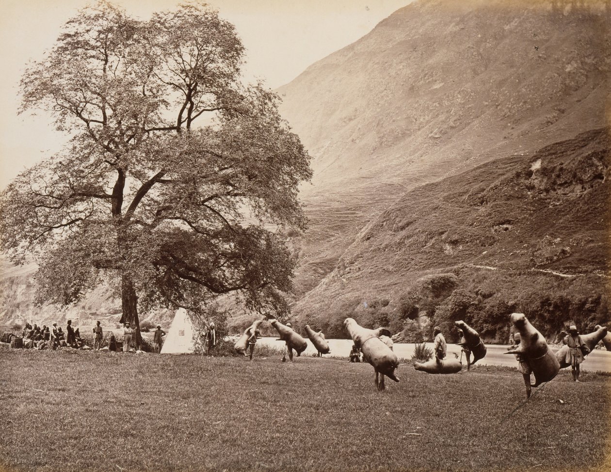 Mussucks for Crossing the Beas River Under Bajoura, 1866. od Samuel Bourne