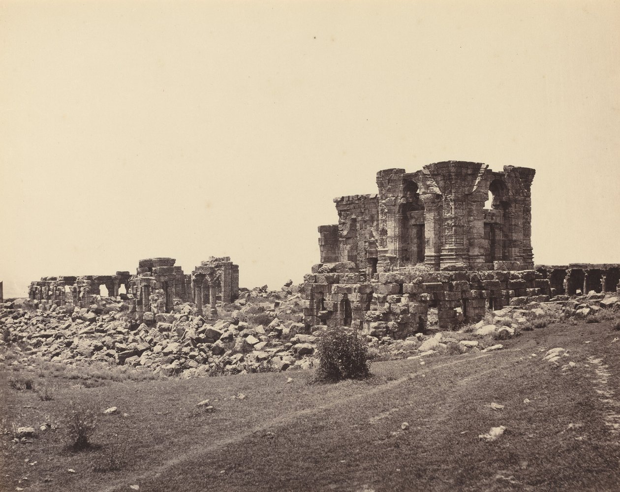 Ruiny Martand z jihovýchodu, c. 1870. od Samuel Bourne