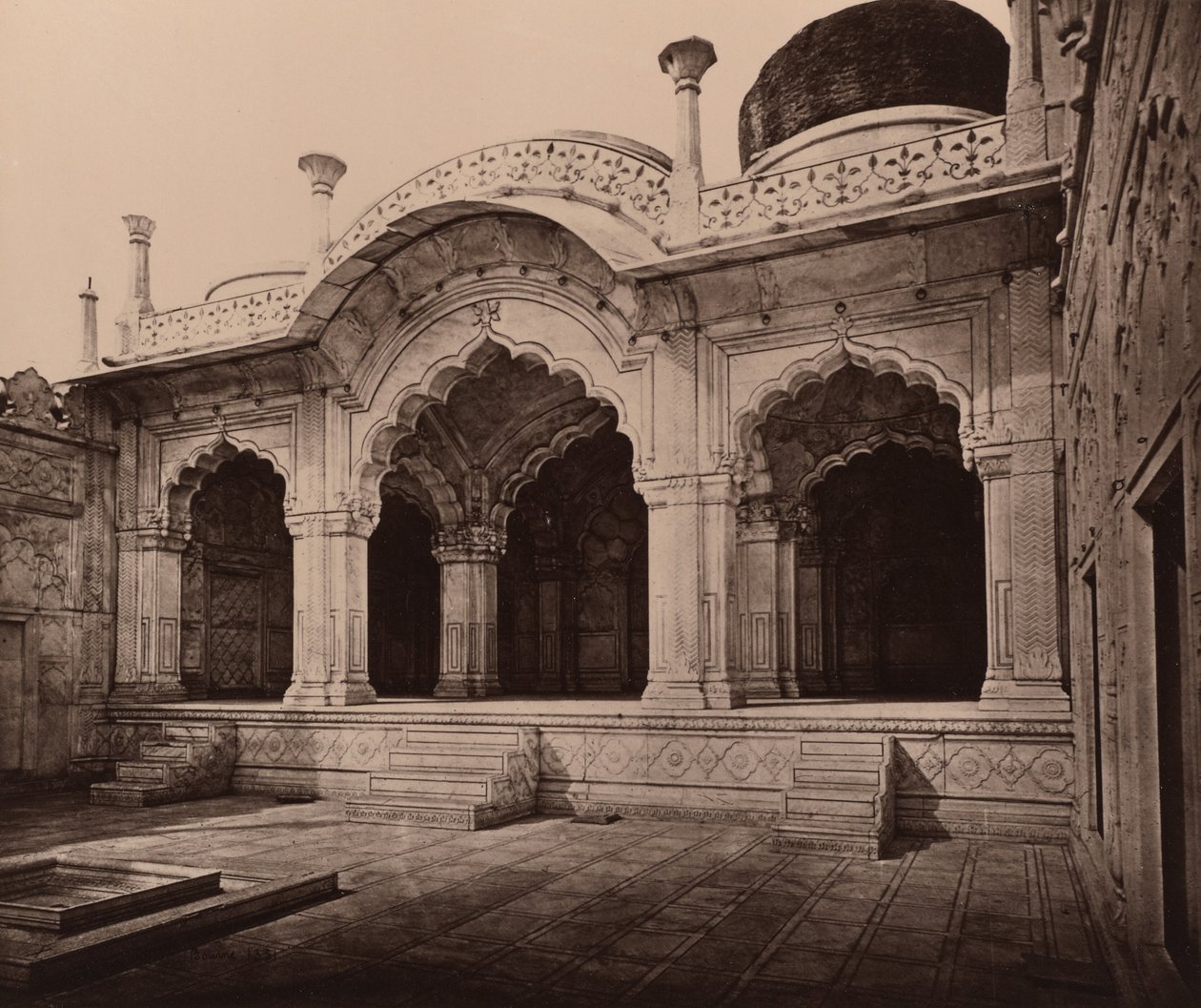 Moti Masjid v paláci od Samuel Bourne
