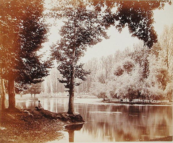 Pohled na kanál Dhul, Kašmír, cca 1865 (sépiová fotografie) od Samuel Bourne