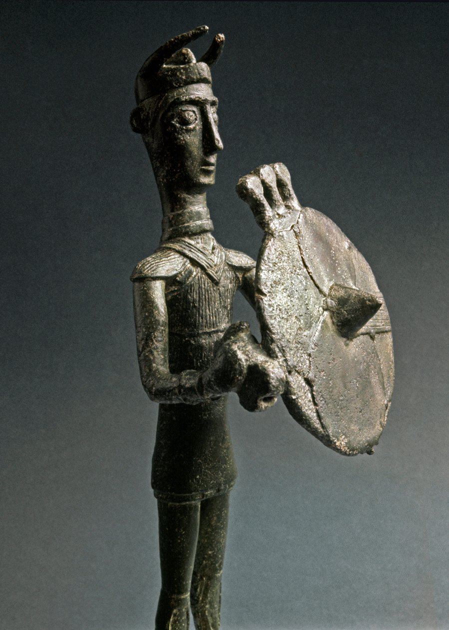 Nuragická kultura (nuraghi) Sardinská: bronzová soška válečníka se štítem. 8.-7. století před naším letopočtem. Národní muzeum prehistorické etnografie 