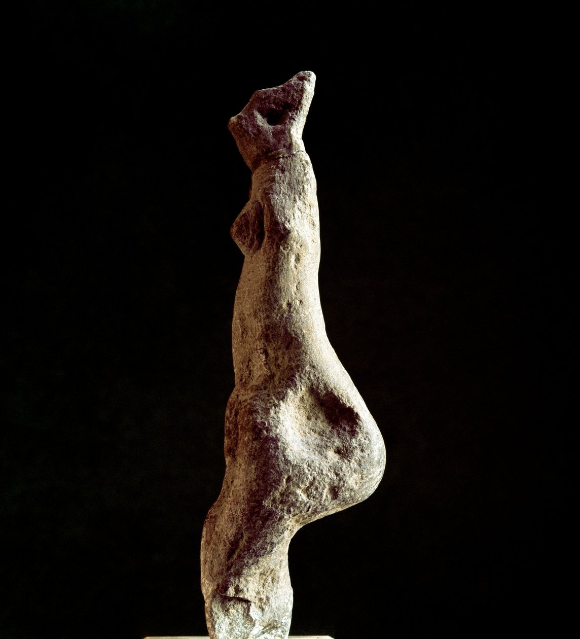 Nuragická kultura (nuraghi) Sardinská: vápencová soška Venuše steatopigické (forma dolní části zad) (Venus de Macomer), pocházející z Macomeru poblíž Nuora. Pochází z prenuragického období (25.-18. století př. n. l.) eneolit. Cagliari, Národní archeologick od Sardinia Nuragic Civilization