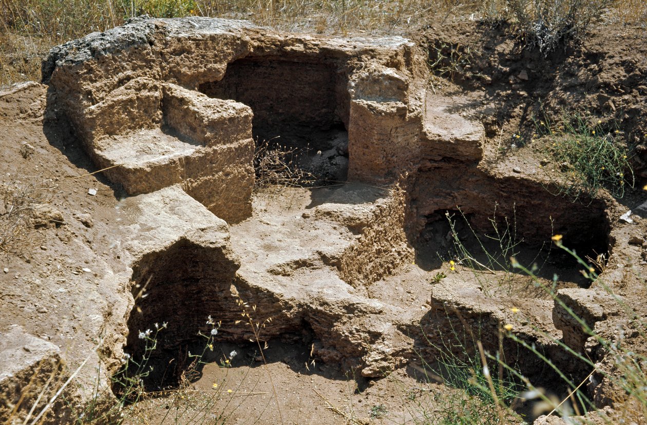 Nuragická kultura (nuraghi) Sardinská: ruiny přednuragického města na megalitickém místě Anghelu Ruju: centrální věž. 20. století před naším letopočtem. Alghero, Sardinie Itálie od Sardinia Nuragic Civilization