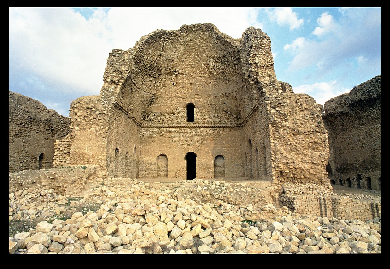 Interiér klenuté haly, cca 220-30 AD od Sasanian