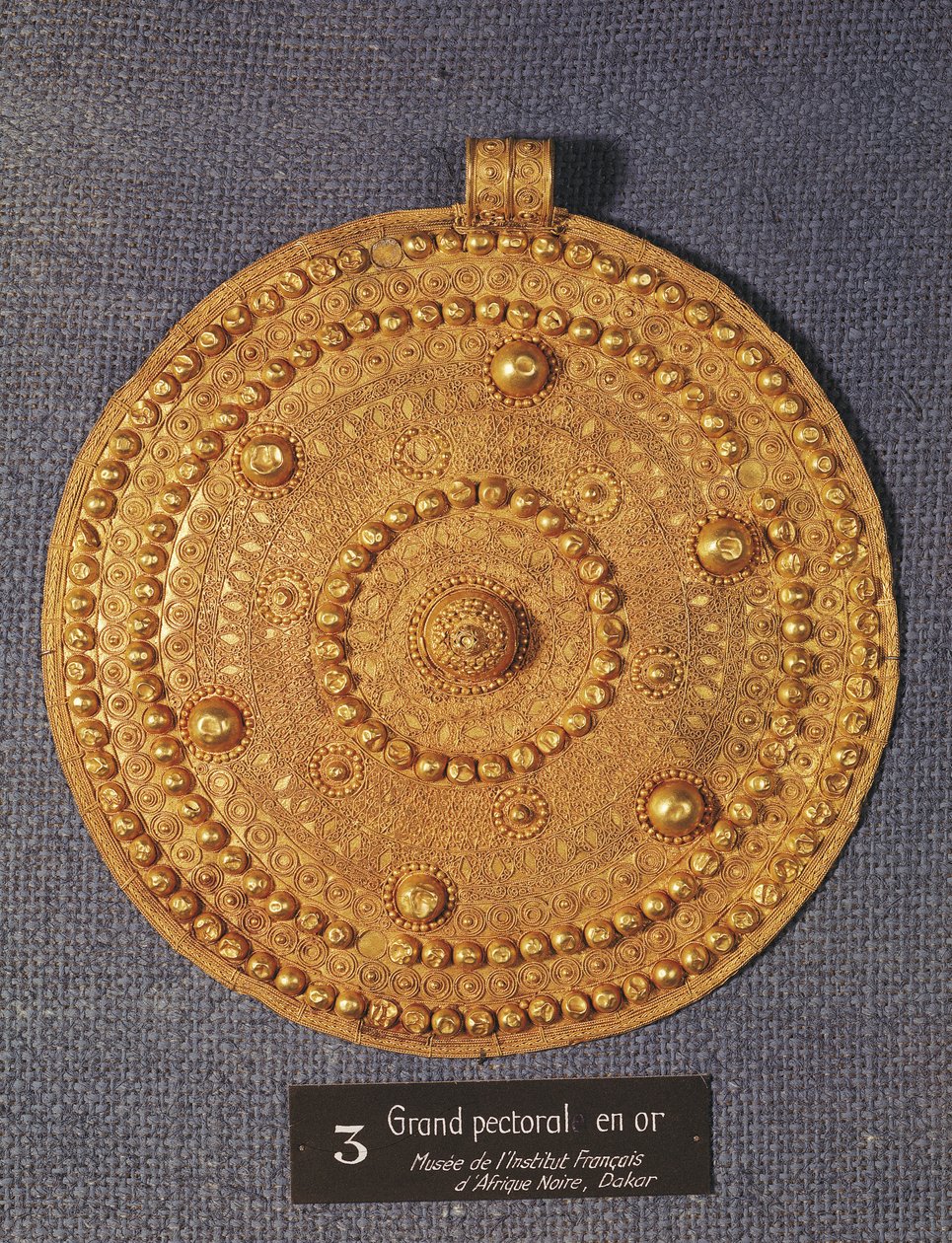 Pectoral ze Senegalu od School African