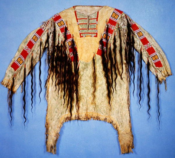 Tričko s třásněmi, kmen Siouxů (textil) od School American